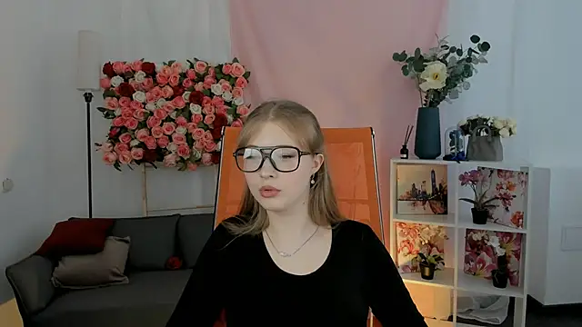 Snapshot of LunasFrost chatting on 03/20/26, 11:00 LunasFrost online show from 03/20/26, 11:00