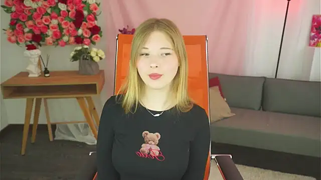 Snapshot of LunasFrost chatting on 04/09/26, 10:21 LunasFrost online show from 04/09/26, 10:21