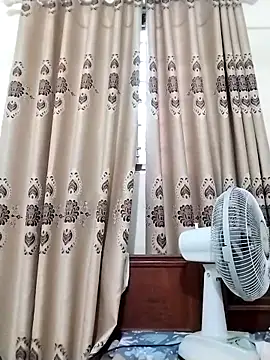 Snapshot of Moubie1 chatting on 04/17/26, 12:46 Moubie1 online show from 04/17/26, 12:46