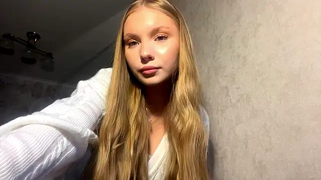 Snapshot of CarolineNine chatting on 04/24/26, 03:36 CarolineNine online show from 04/24/26, 03:36