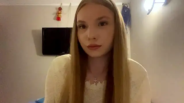 Snapshot of CarolineNine chatting on 04/25/26, 03:09 CarolineNine online show from 04/25/26, 03:09