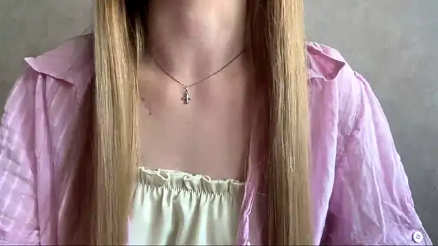 Snapshot of CarolineNine chatting on 07/01/26, 02:39 CarolineNine online show from 07/01/26, 02:39