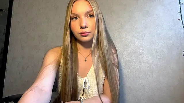 CarolineNine online show from 04/05/26, 02:13