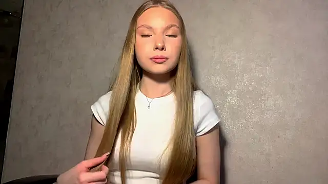 CarolineNine online show from 04/12/26, 03:26