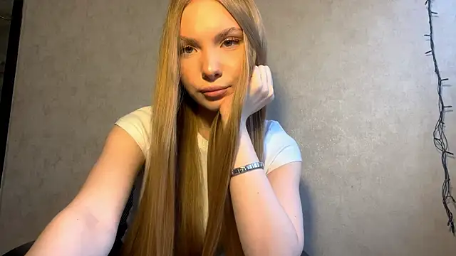 CarolineNine online show from 03/30/26, 02:18