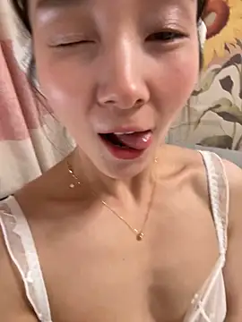 Snapshot of Tingting-rd chatting on 06/04/26, 12:21 Tingting-rd online show from 06/04/26, 12:21