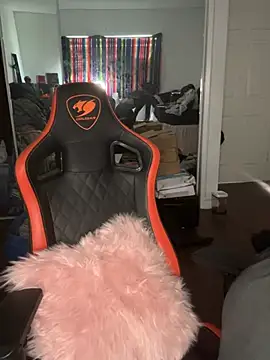 Snapshot of makeDollywet chatting on 04/10/26, 08:27 makeDollywet online show from 04/10/26, 08:27