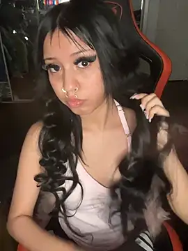 Snapshot of makeDollywet chatting on 04/14/26, 07:19 makeDollywet online show from 04/14/26, 07:19