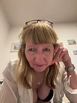 MatureKim online show from 04/09/26, 06:36