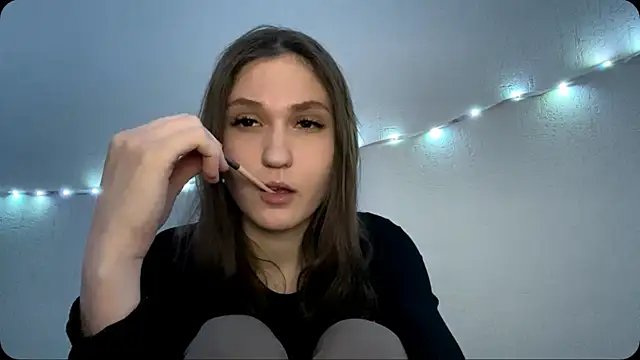 Juliajuicecam online show from 04/20/26, 05:36