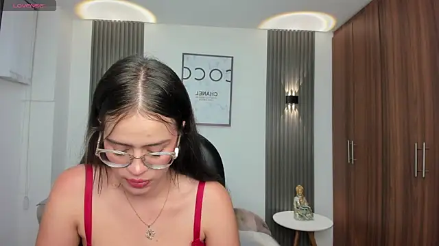 Snapshot of Nanaa_snow chatting on 05/22/26, 04:32 Nanaa snow online show from 05/22/26, 04:32