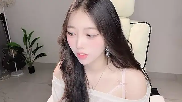 Yukiy8877 online show from 04/09/26, 10:32