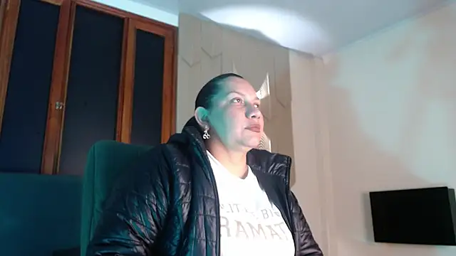 mia coral1 online show from 04/07/26, 01:51