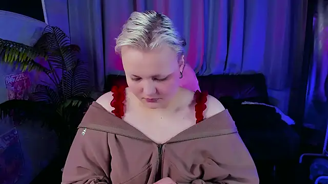 Snapshot of -HwasaMoore chatting on 04/11/26, 05:37 -HwasaMoore online show from 04/11/26, 05:37