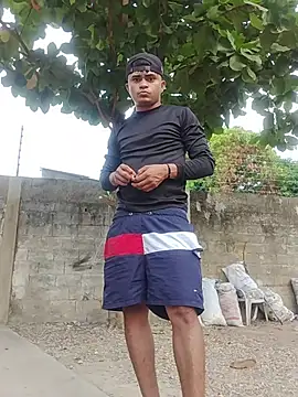 Snapshot of HOTRAINYGOLDEN chatting on 04/13/26, 11:25 HOTRAINYGOLDEN online show from 04/13/26, 11:25