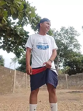 Snapshot of HOTRAINYGOLDEN chatting on 03/31/26, 12:07 HOTRAINYGOLDEN online show from 03/31/26, 12:07