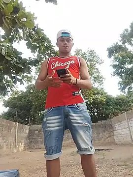 Snapshot of HOTRAINYGOLDEN chatting on 03/26/26, 12:03 HOTRAINYGOLDEN online show from 03/26/26, 12:03