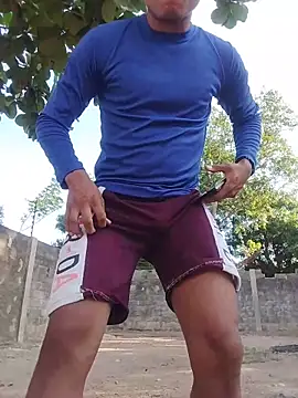 Snapshot of HOTRAINYGOLDEN chatting on 03/27/26, 12:17 HOTRAINYGOLDEN online show from 03/27/26, 12:17