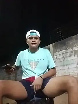 Snapshot of HOTRAINYGOLDEN chatting on 03/24/26, 11:38 HOTRAINYGOLDEN online show from 03/24/26, 11:38