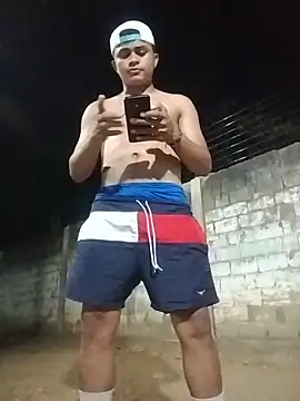 Snapshot of HOTRAINYGOLDEN chatting on 03/28/26, 03:07 HOTRAINYGOLDEN online show from 03/28/26, 03:07