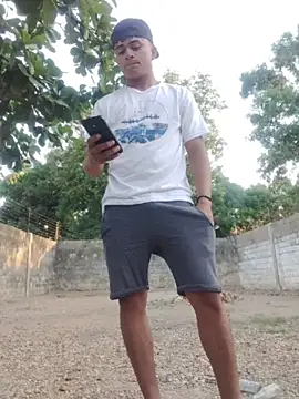 Snapshot of HOTRAINYGOLDEN chatting on 03/23/26, 11:10 HOTRAINYGOLDEN online show from 03/23/26, 11:10