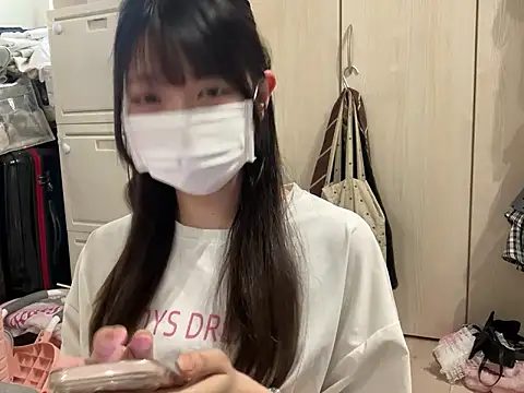 Snapshot of y-u-r-a-33 chatting on 07/21/26, 04:25 y-u-r-a-33 online show from 07/21/26, 04:25