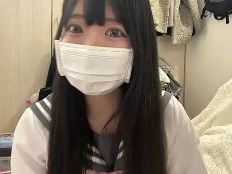 Snapshot of y-u-r-a-33 chatting on 06/16/26, 05:18 y-u-r-a-33 online show from 06/16/26, 05:18