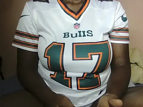 Snapshot of Littlemom124 chatting on 04/14/26, 10:15 Littlemom124 online show from 04/14/26, 10:15