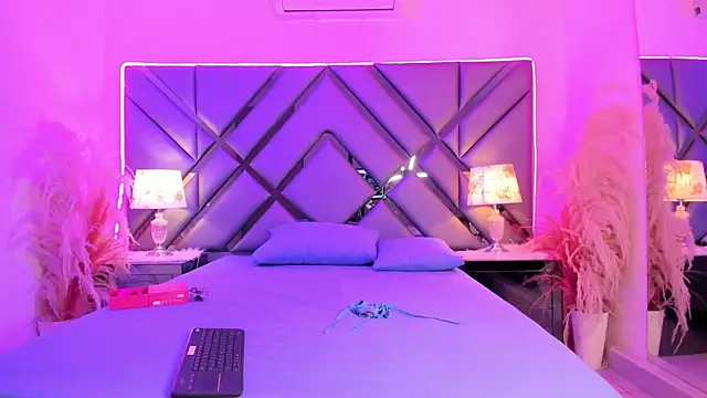 Snapshot of khathieeBelle chatting on 04/08/26, 06:42 khathieeBelle online show from 04/08/26, 06:42