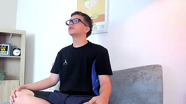 dennis hills online show from 03/25/26, 12:37