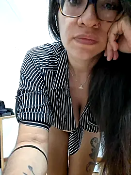 Snapshot of Gia-and-Lara chatting on 03/26/26, 03:05 Gia-and-Lara online show from 03/26/26, 03:05