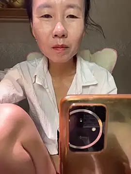 Snapshot of lilysister66 chatting on 04/14/26, 06:18 lilysister66 online show from 04/14/26, 06:18