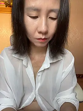 lilysister66 online show from 05/26/26, 01:53