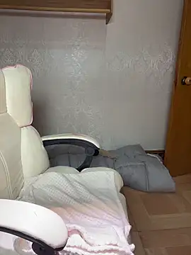 Snapshot of lilysister66 chatting on 04/12/26, 06:38 lilysister66 online show from 04/12/26, 06:38