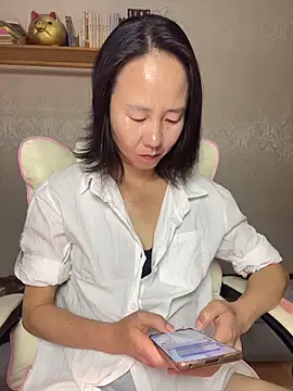 lilysister66 online show from 04/15/26, 03:27