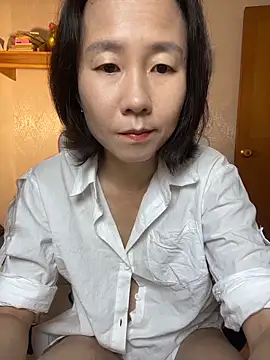 Snapshot of lilysister66 chatting on 06/29/26, 06:07 lilysister66 online show from 06/29/26, 06:07