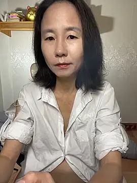 lilysister66 online show from 05/12/26, 04:57