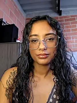 morocha231 online show from 03/23/26, 04:40