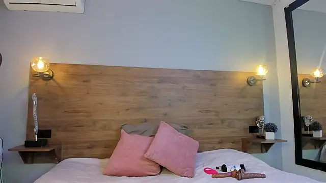 NAOMIWATTS  online show from 07/08/26, 12:06
