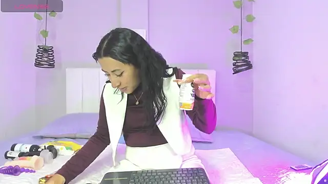 Snapshot of Khalessy_j chatting on 04/09/26, 10:05 Khalessy j online show from 04/09/26, 10:05