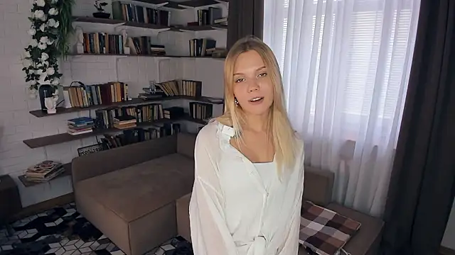 InesPiek online show from 03/25/26, 08:57