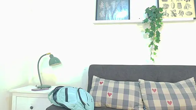 Snapshot of AhslyEvans__ chatting on 04/18/26, 11:45 AhslyEvans online show from 04/18/26, 11:45