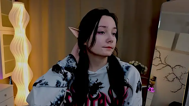 KaraNeagle online show from 04/08/26, 06:04