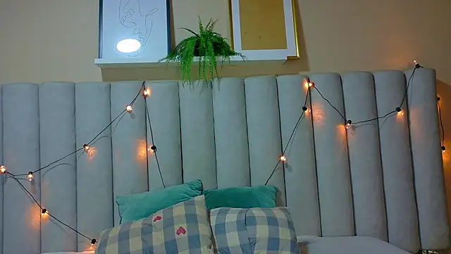 Snapshot of StarrMoon__ chatting on 04/01/26, 02:57 StarrMoon online show from 04/01/26, 02:57