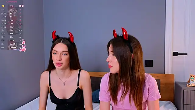 Snapshot of aliceescotte chatting on 04/02/26, 03:41 aliceescotte online show from 04/02/26, 03:41