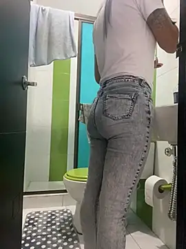 Snapshot of ELY_FE chatting on 04/08/26, 12:39 ELY FE online show from 04/08/26, 12:39