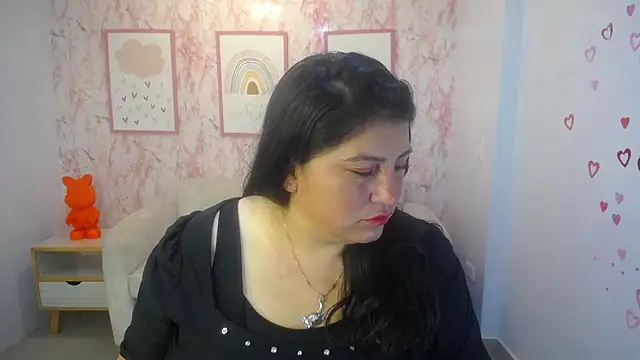 Snapshot of Lina_ch1 chatting on 04/11/26, 12:42 Lina ch1 online show from 04/11/26, 12:42