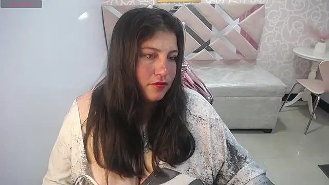 Snapshot of Lina_ch1 chatting on 04/06/26, 08:32 Lina ch1 online show from 04/06/26, 08:32