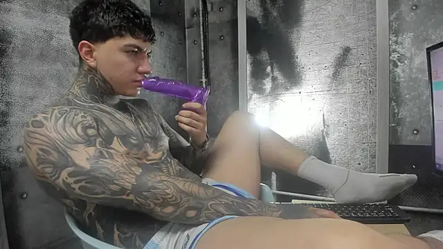 Snapshot of Gury_tattoo chatting on 05/14/26, 08:17 Gury tattoo online show from 05/14/26, 08:17