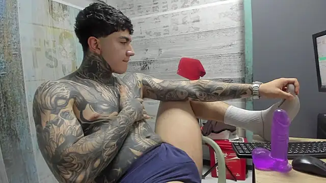 Snapshot of Gury_tattoo chatting on 05/11/26, 07:22 Gury tattoo online show from 05/11/26, 07:22